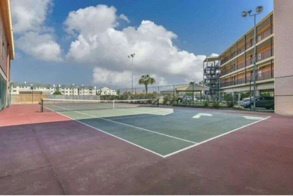 Sea-Renity Heated Pools Steps To The Beach Γκάλβεστον Εξωτερικό φωτογραφία